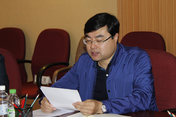 党委组织部部长于长青在会上宣读干部任职文件.